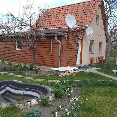 Peaceful Cottage, Close To Nature, Town And Bus Székesfehérvár