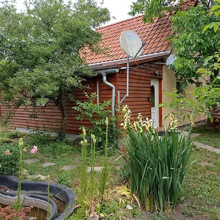 木屋 Peaceful Cottage, Close To Nature, Town And Bus