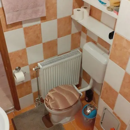 Peaceful Cottage, Close To Nature, Town And Bus * Székesfehérvár