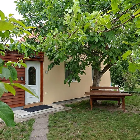 Peaceful Cottage, Close To Nature, Town And Bus 木屋 Székesfehérvár