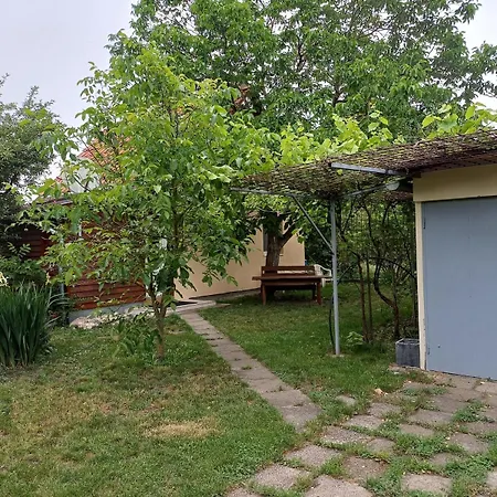 Peaceful Cottage, Close To Nature, Town And Bus * Székesfehérvár