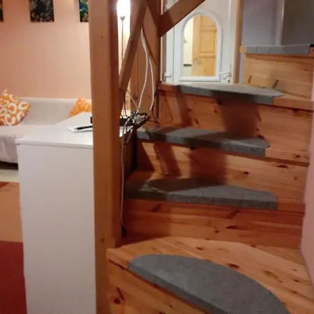 Peaceful Cottage, Close To Nature, Town And Bus * Székesfehérvár
